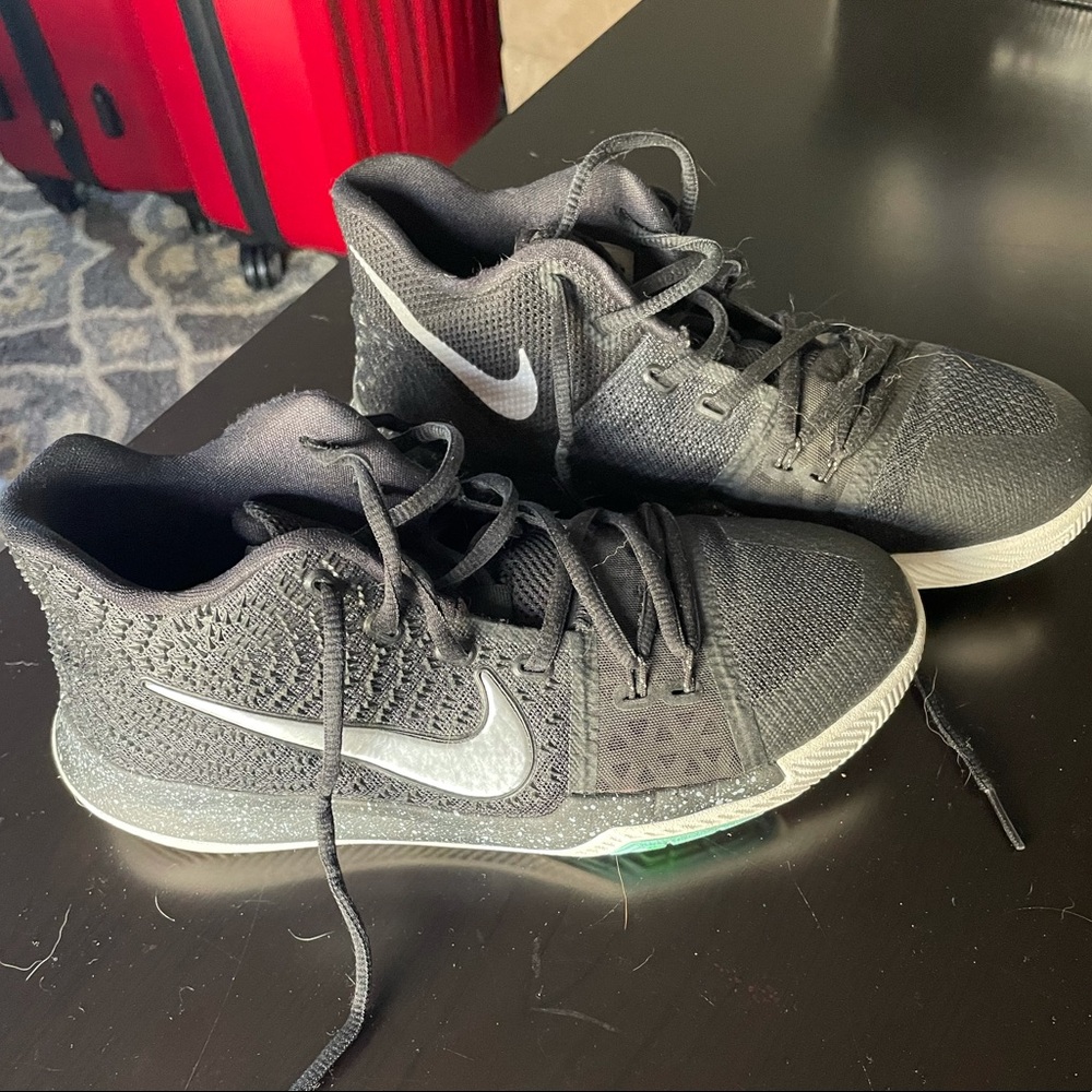 Kyrie Irving Basketball Shoes Size 6.5Y